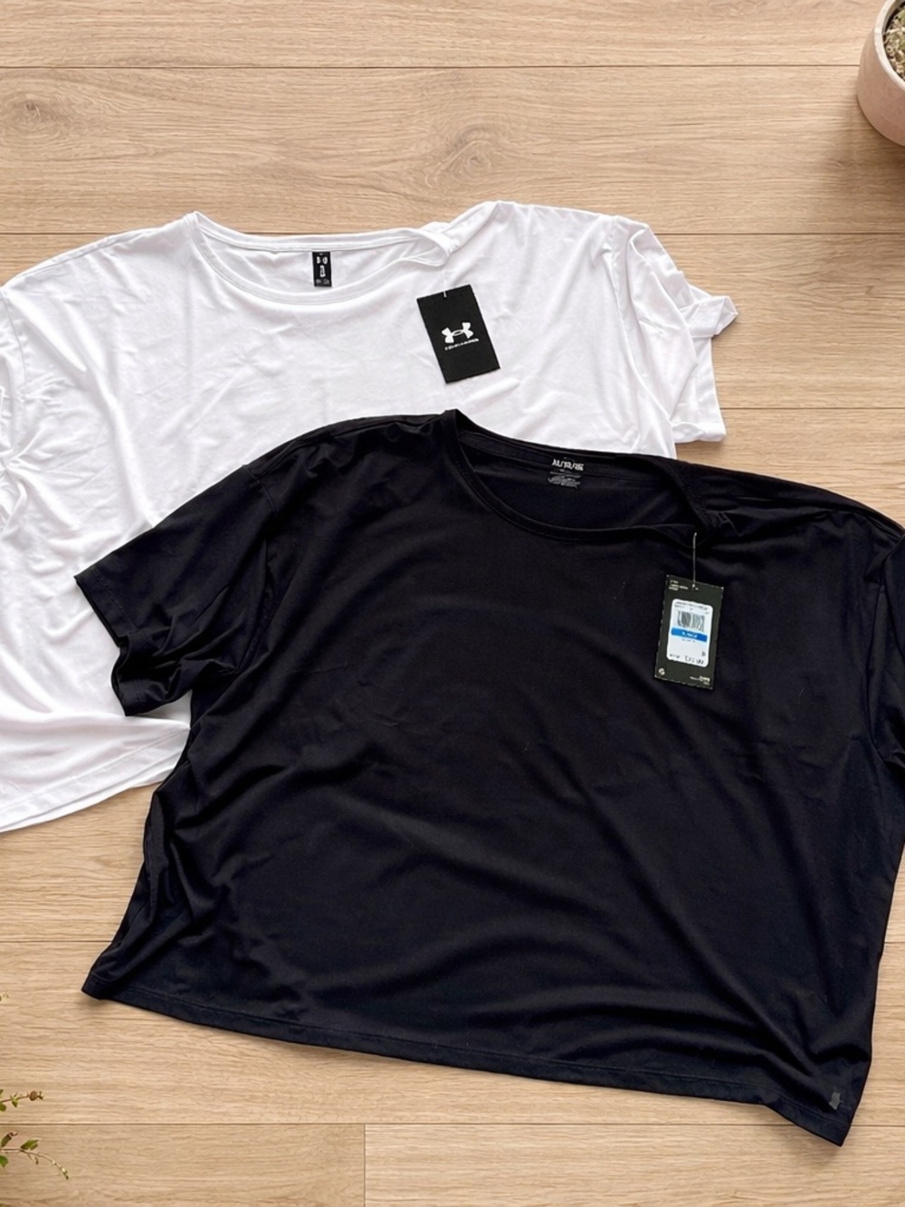 Under Armour Women's Motion SS Tee - Black & White